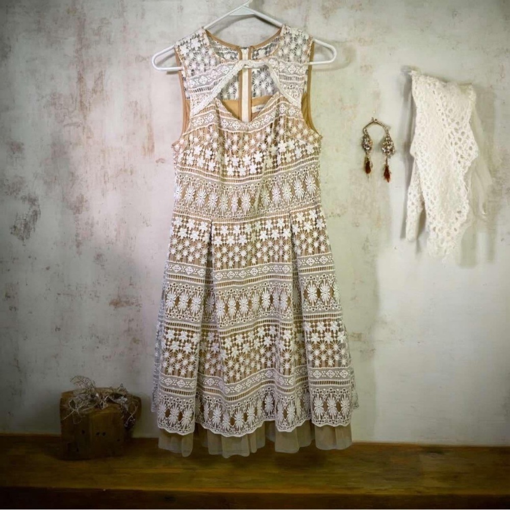 Francesca's White Lace Dress Beige Lining Size Medium